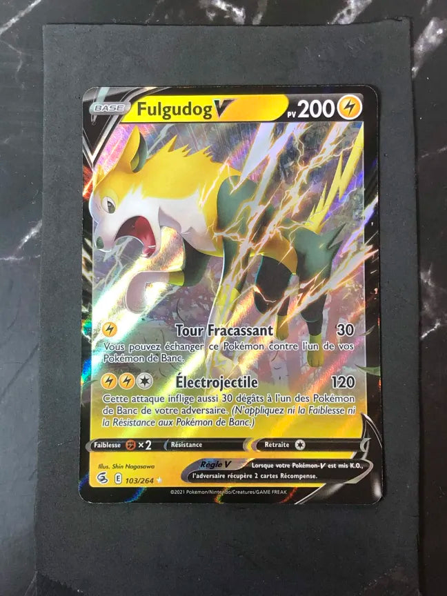 Carte Pokémon Fulgudog V Poing de Fusion