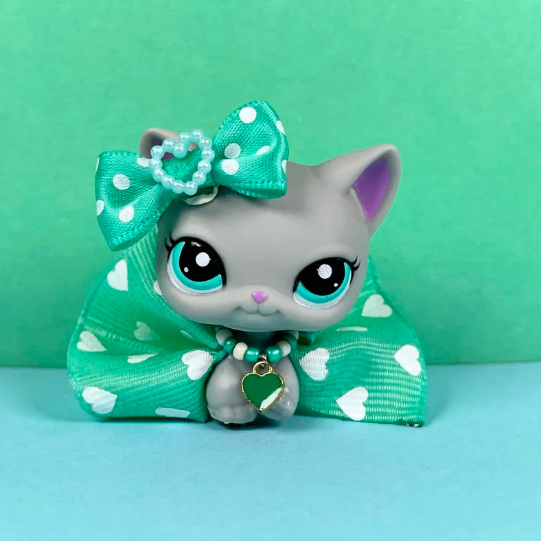 Turquoise and white LPS outfit