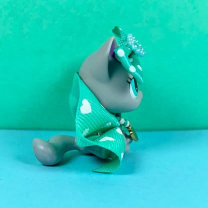 Turquoise and white LPS outfit