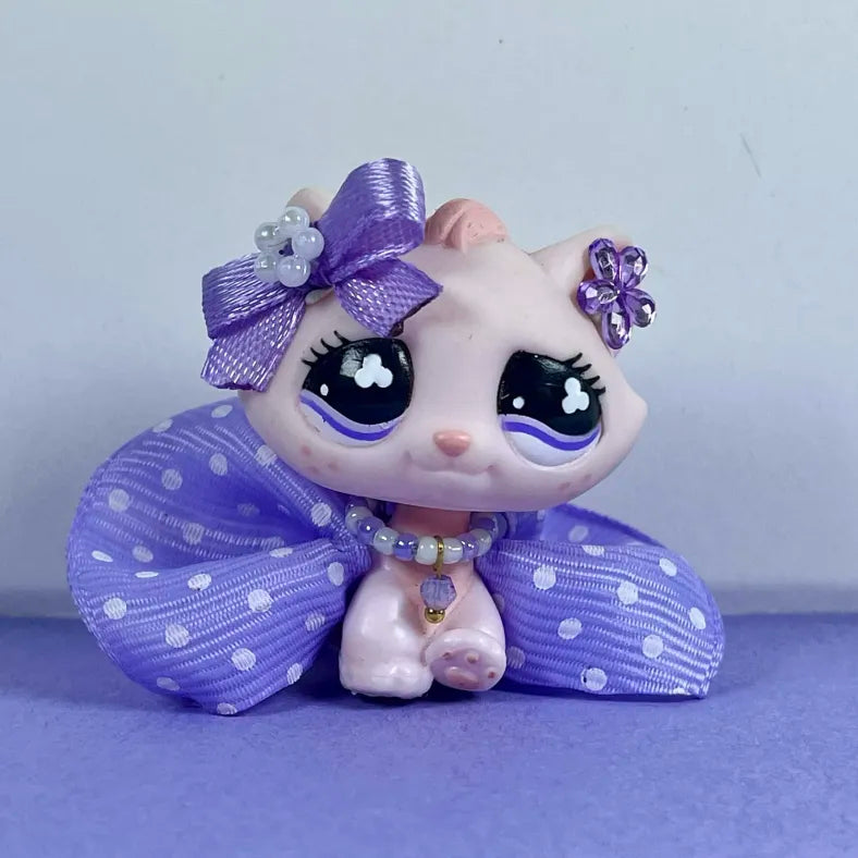 Lilac and white LPS outfit