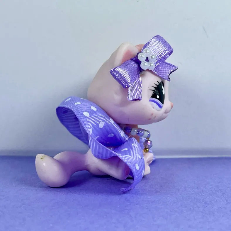 Lilac and white LPS outfit