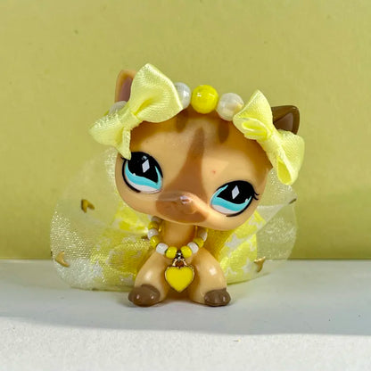 Yellow gold and white LPS outfit