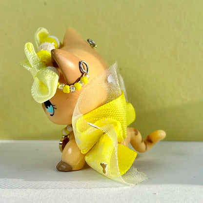 Yellow gold and white LPS outfit