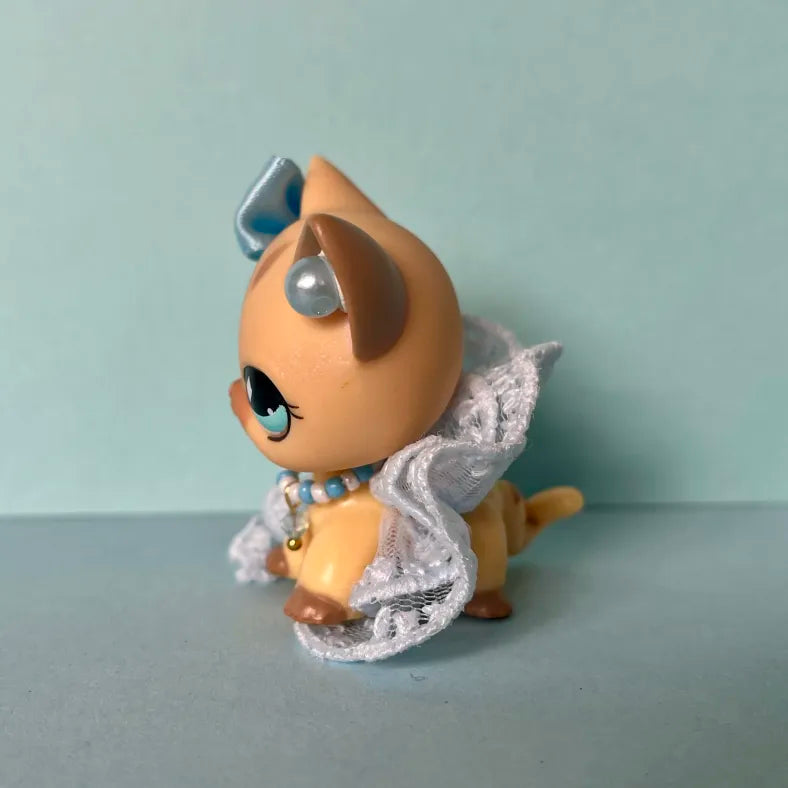 LPS light blue and white outfit