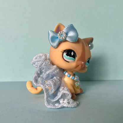 LPS light blue and white outfit