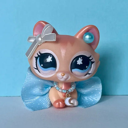 Light blue and white LPS outfit