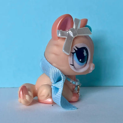 Light blue and white LPS outfit